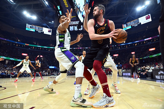 郑智离开国足担任广州体育学院副教授，受高薪聘请引发热议